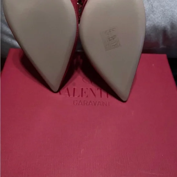 VALENTINO // ROCKSTUD//  ROCK PINK - Picture 5 of 9